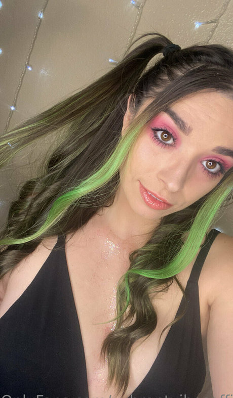 Foto desnuda filtrada de OnlyFans de Vybrantvibesofficial