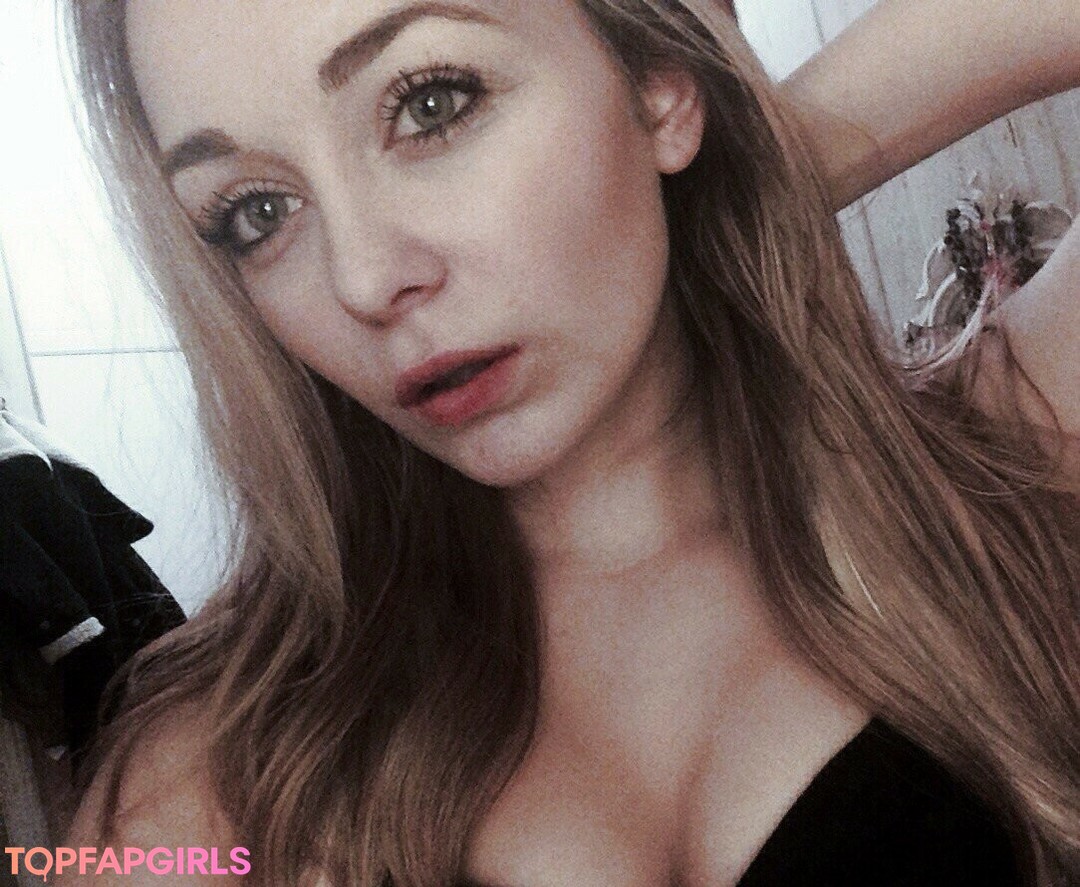 Foto desnuda filtrada de OnlyFans de Elyse Summer #54 Foto desnuda filtrada de OnlyFans de Elyse Summer #54