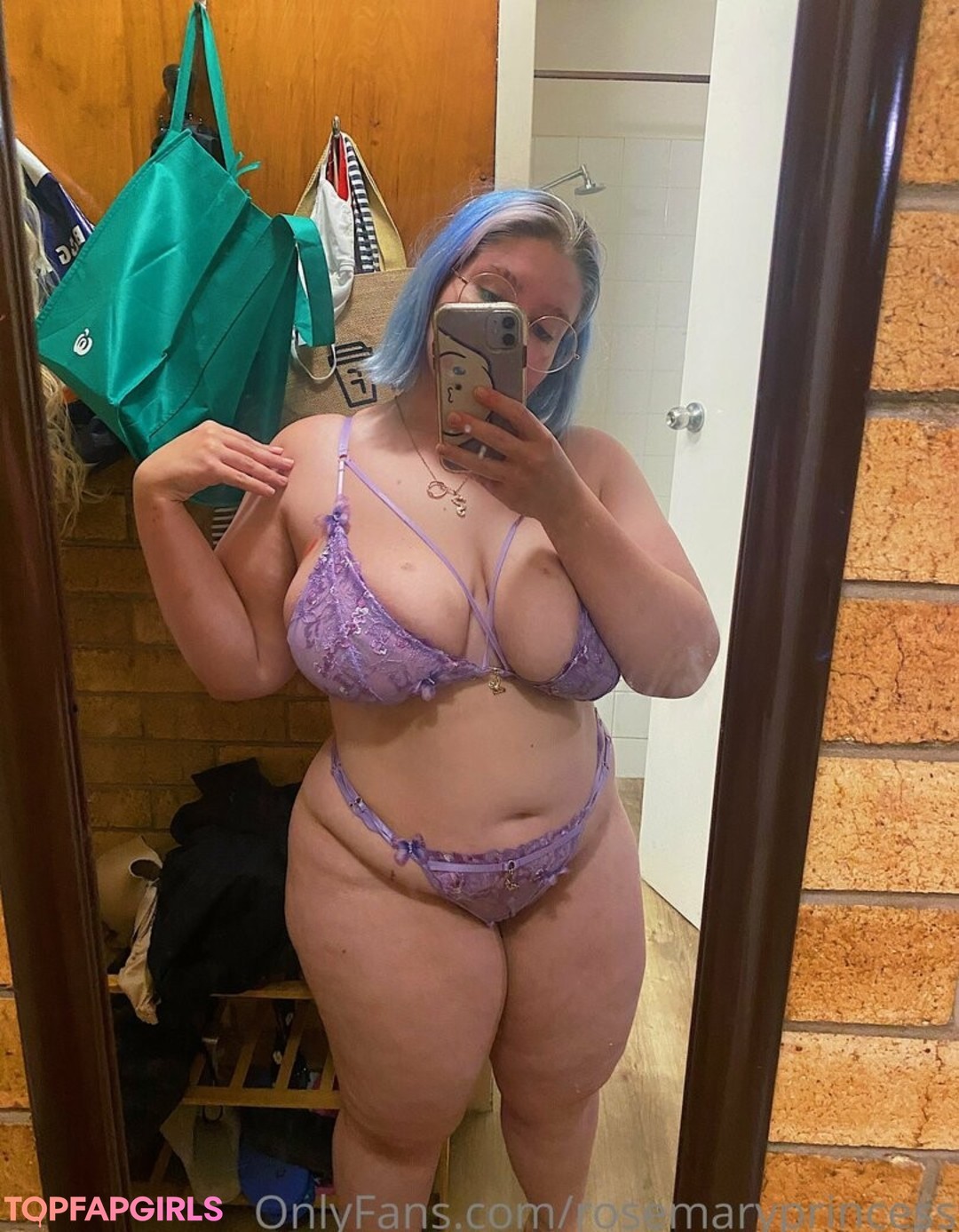 Foto desnuda filtrada de OnlyFans de Rosemaryprincess #4 Foto desnuda filtrada de OnlyFans de Rosemaryprincess #4