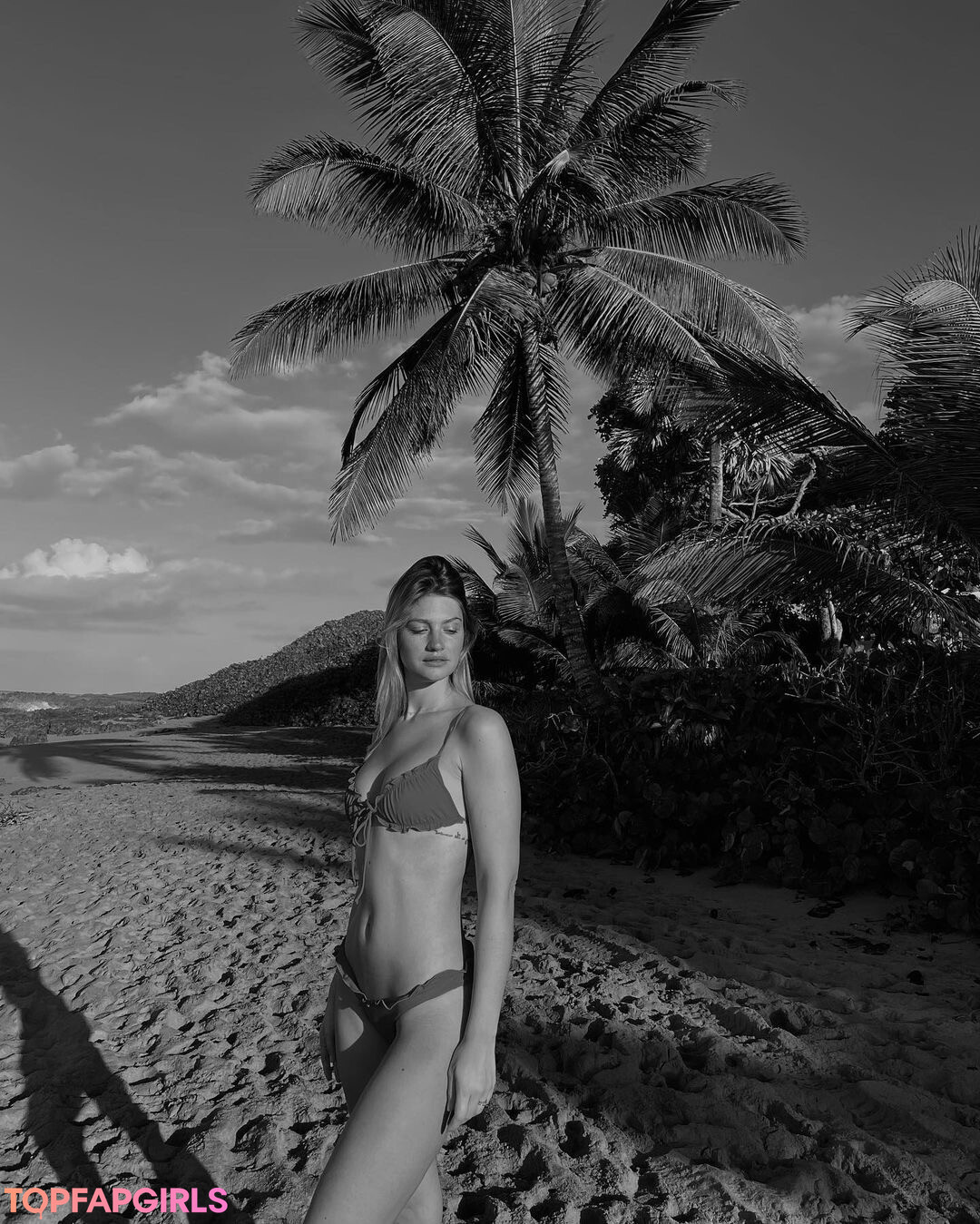 Foto desnuda filtrada de OnlyFans de Marine Dauchez #110 Foto desnuda filtrada de OnlyFans de Marine Dauchez #110