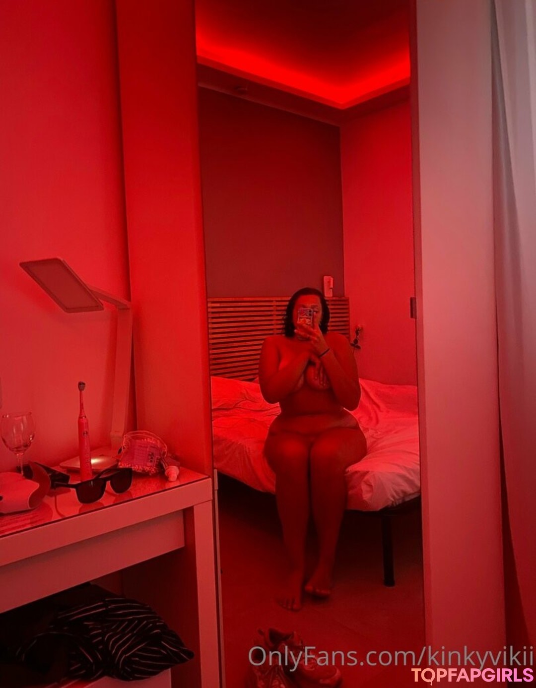 Foto desnuda filtrada de OnlyFans de Kinkyvikii #14 Foto desnuda filtrada de OnlyFans de Kinkyvikii #14