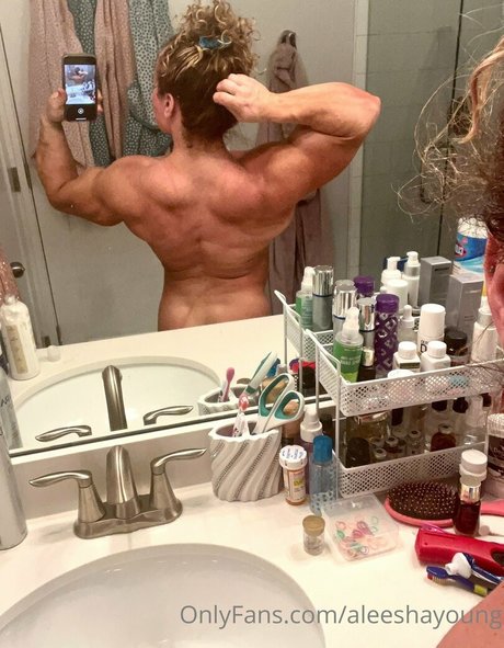 Foto desnuda filtrada de OnlyFans de Aleeshayoung