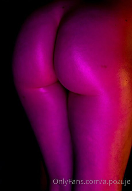 Foto desnuda filtrada de OnlyFans de Apozuje