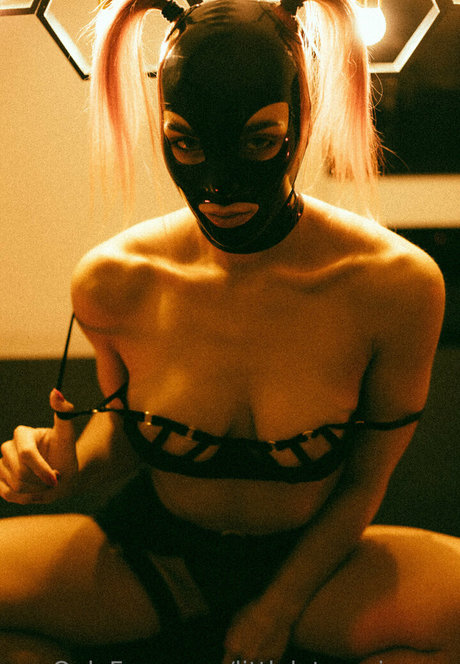littlelatexprincess