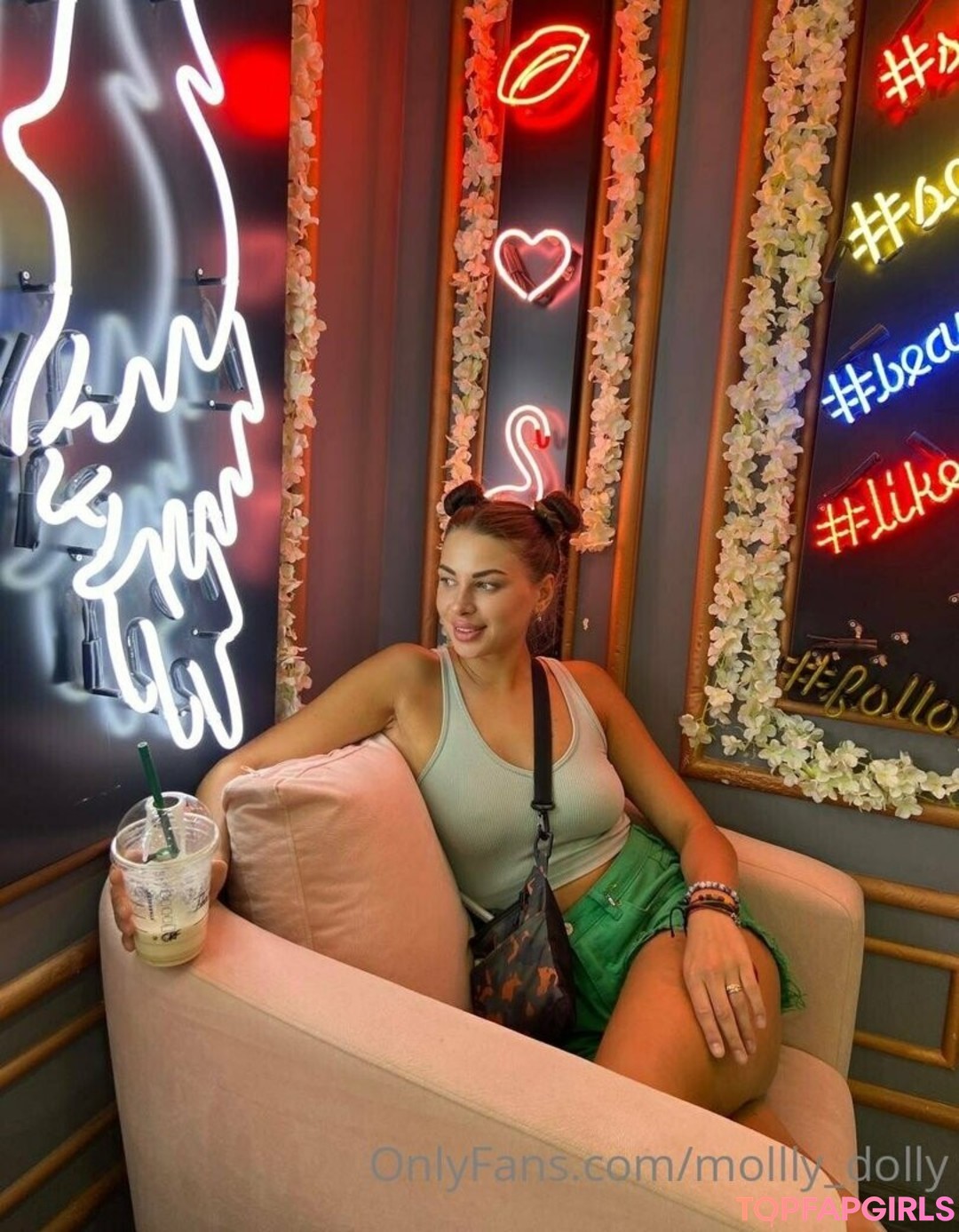 Foto desnuda filtrada de OnlyFans de Molllydolly #22 Foto desnuda filtrada de OnlyFans de Molllydolly #22