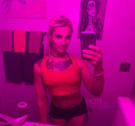 Foto desnuda filtrada de OnlyFans de Hottrayne