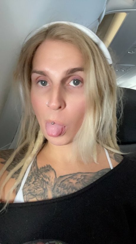 Foto desnuda filtrada de OnlyFans de Hottrayne