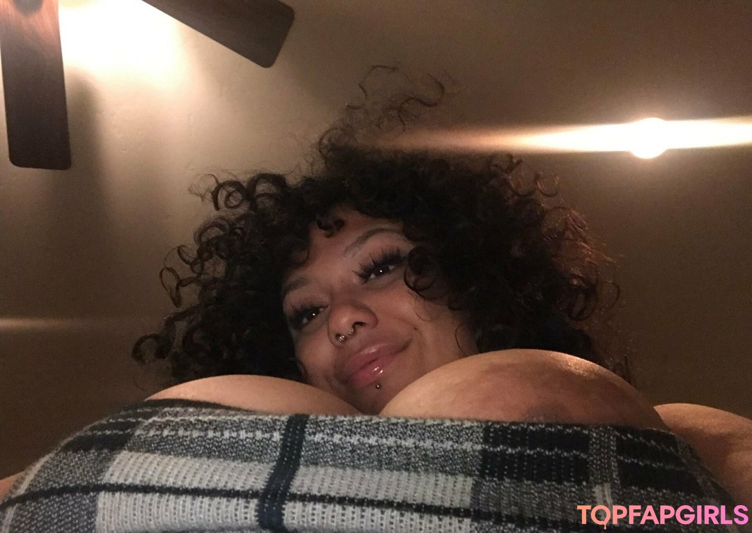 Foto desnuda filtrada de OnlyFans de Queencurls #146 Foto desnuda filtrada de OnlyFans de Queencurls #146