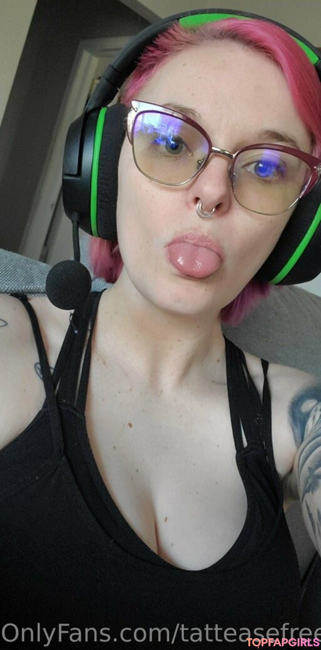 Foto desnuda filtrada de OnlyFans de Tatteasefree #54 Foto desnuda filtrada de OnlyFans de Tatteasefree #54