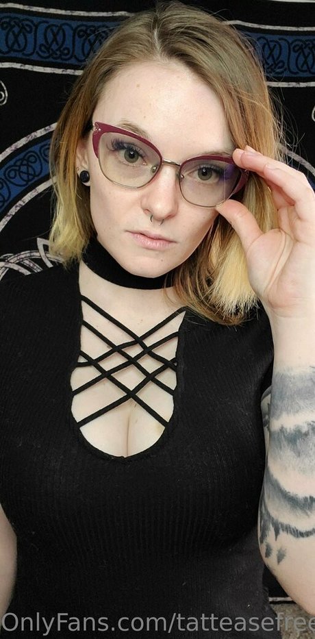Foto desnuda filtrada de OnlyFans de Tatteasefree