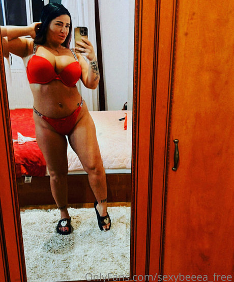 Foto desnuda filtrada de OnlyFans de Sexybeeeafree