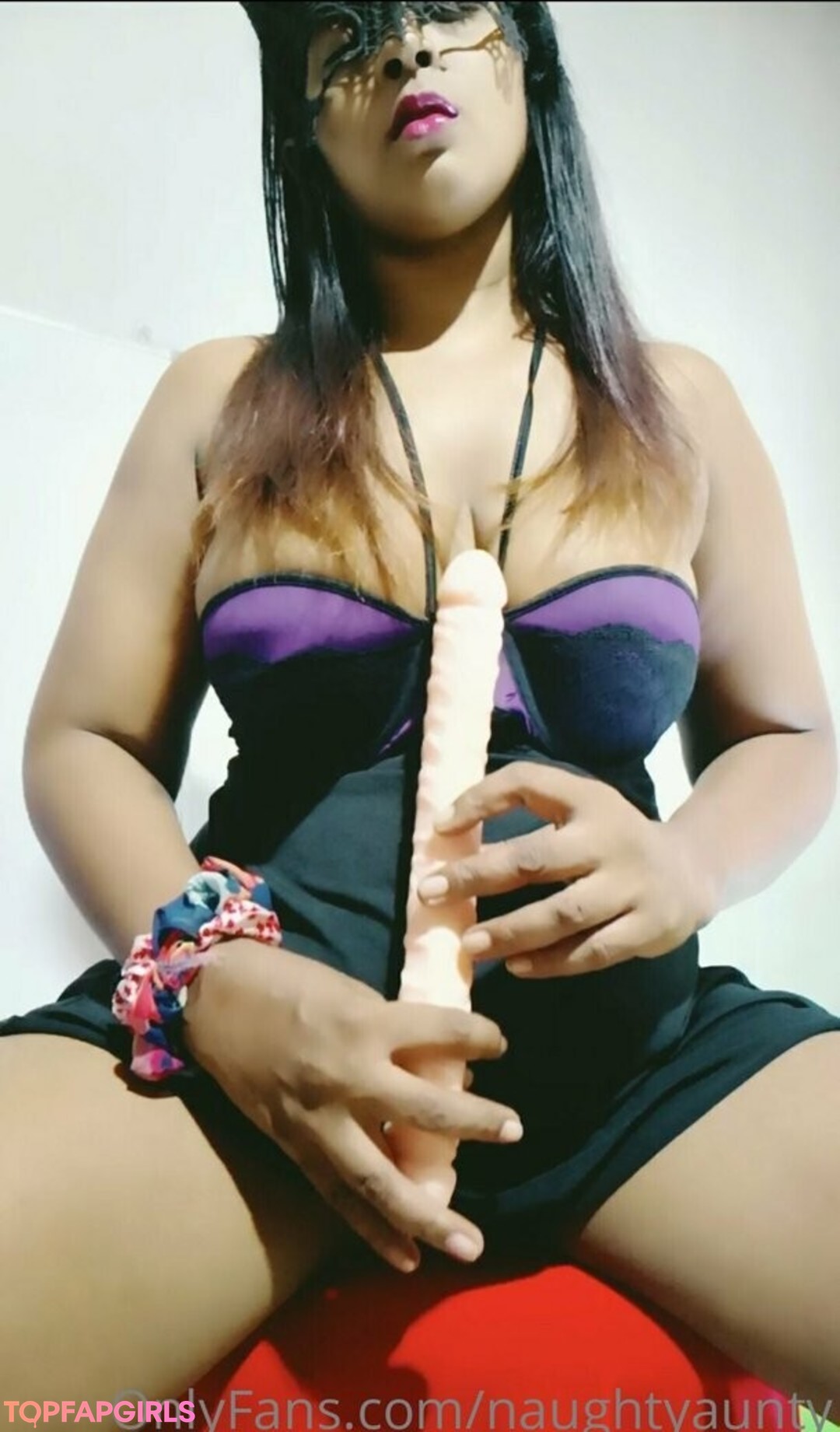 Foto desnuda filtrada de OnlyFans de Naughtyaunty #126 Foto desnuda filtrada de OnlyFans de Naughtyaunty #126