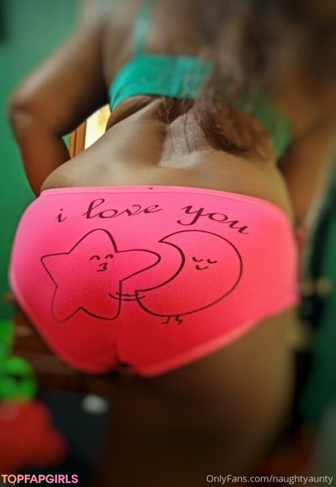Foto desnuda filtrada de OnlyFans de Naughtyaunty #171 Foto desnuda filtrada de OnlyFans de Naughtyaunty #171