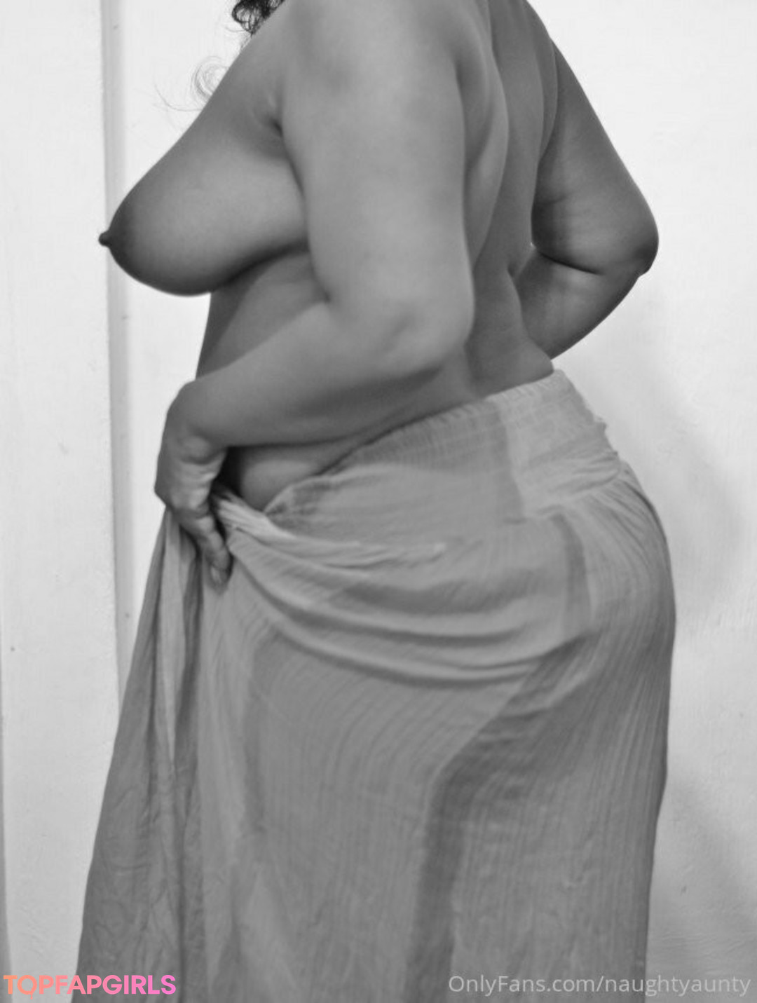 Foto desnuda filtrada de OnlyFans de Naughtyaunty #274 Foto desnuda filtrada de OnlyFans de Naughtyaunty #274