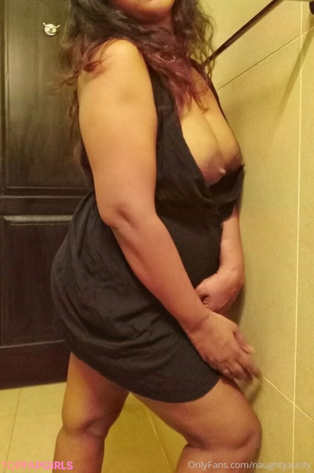 Foto desnuda filtrada de OnlyFans de Naughtyaunty #52 Foto desnuda filtrada de OnlyFans de Naughtyaunty #52