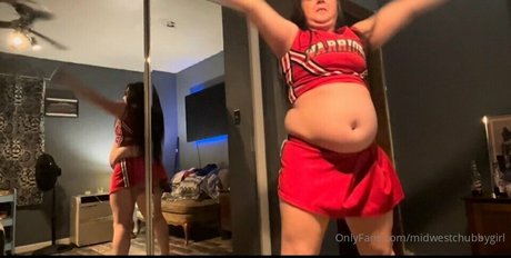 Foto desnuda filtrada de OnlyFans de Midwestchubbygirl