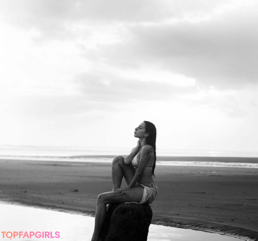 Foto desnuda filtrada de OnlyFans de Iulia Girbu #50 Foto desnuda filtrada de OnlyFans de Iulia Girbu #50
