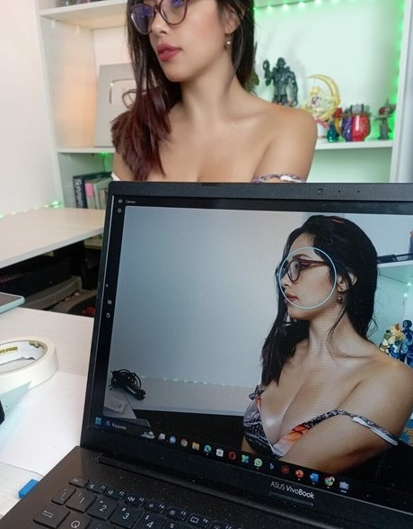 Foto desnuda filtrada de OnlyFans de Officefacil