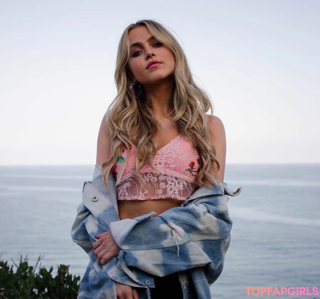 Foto desnuda filtrada de OnlyFans de Anne Winters #219 Foto desnuda filtrada de OnlyFans de Anne Winters #219