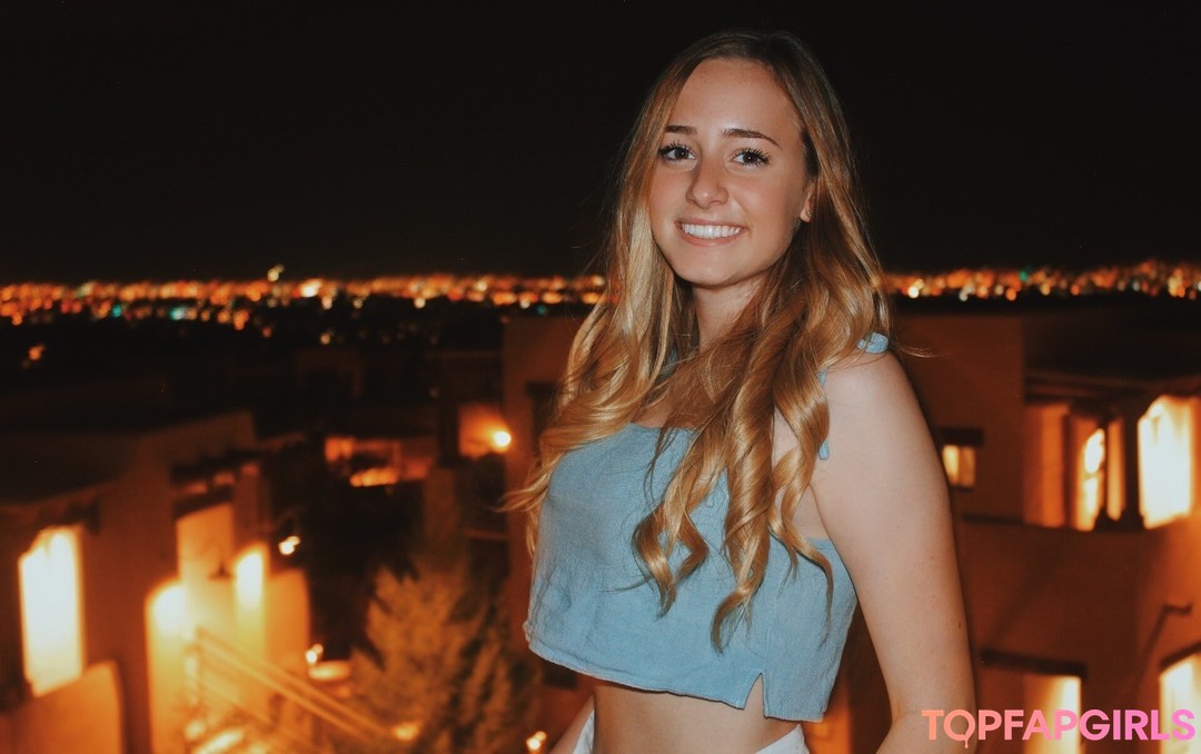 Foto desnuda filtrada de OnlyFans de Charlotte Bregman #93 Foto desnuda filtrada de OnlyFans de Charlotte Bregman #93