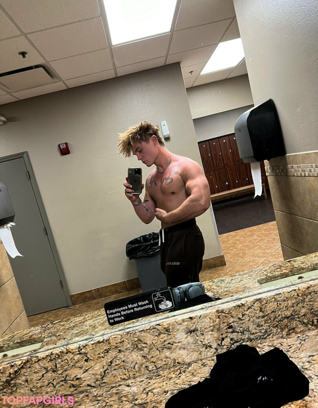 Foto desnuda filtrada de OnlyFans de Itscodyandrew #14 Foto desnuda filtrada de OnlyFans de Itscodyandrew #14