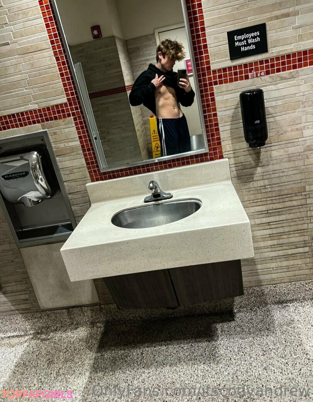 Foto desnuda filtrada de OnlyFans de Itscodyandrew #2 Foto desnuda filtrada de OnlyFans de Itscodyandrew #2