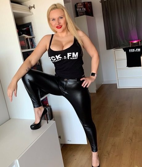 Foto desnuda filtrada de OnlyFans de Dolly Fox
