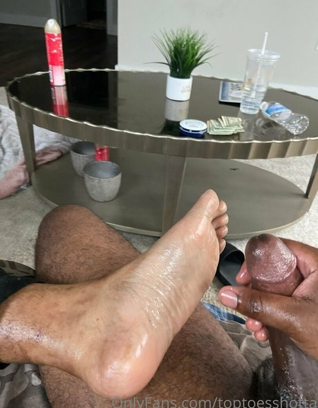 Foto desnuda filtrada de OnlyFans de Toptoesshotta
