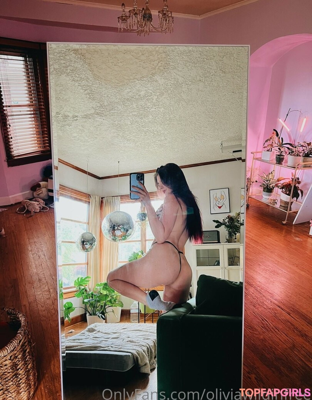 Foto desnuda filtrada de OnlyFans de Oliviawildinfree #55 Foto desnuda filtrada de OnlyFans de Oliviawildinfree #55