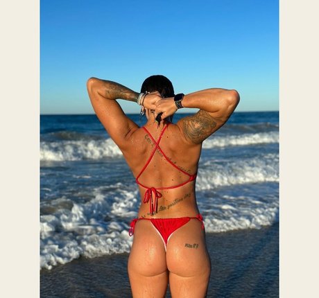 Bigbootyshel