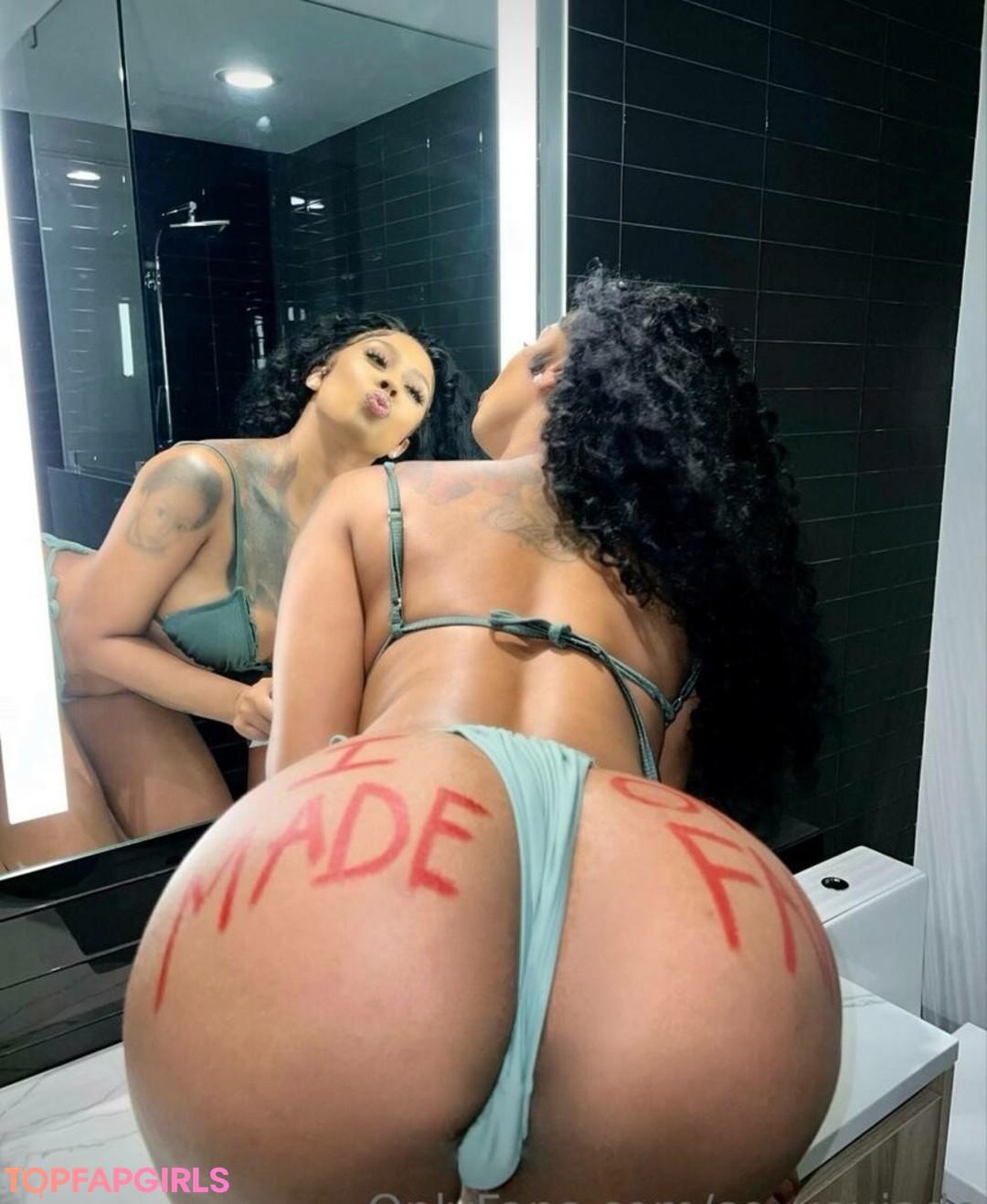 Foto desnuda filtrada de OnlyFans de Ohsoyoujade #23 Foto desnuda filtrada de OnlyFans de Ohsoyoujade #23