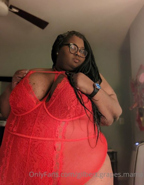 Foto desnuda filtrada de OnlyFans de Gilbertgrapesmama