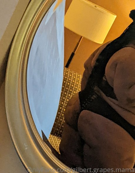 Foto desnuda filtrada de OnlyFans de Gilbertgrapesmama