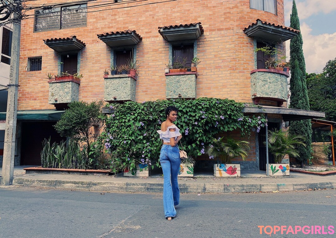 Foto desnuda filtrada de OnlyFans de Goddessrosiereed #44 Foto desnuda filtrada de OnlyFans de Goddessrosiereed #44