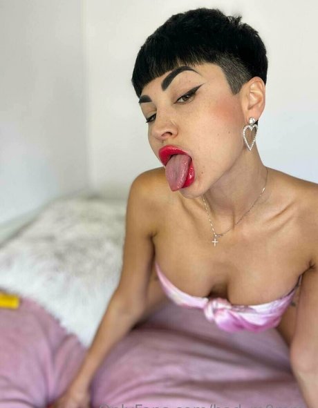 Foto desnuda filtrada de OnlyFans de badm0mmy