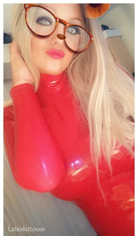Foto desnuda filtrada de OnlyFans de Latexkittyxxx