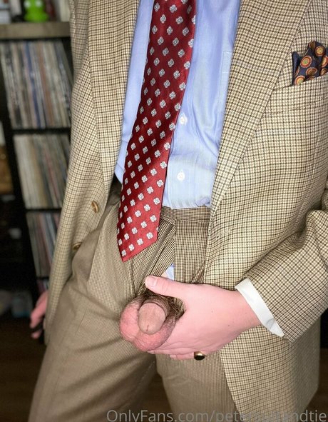 Foto desnuda filtrada de OnlyFans de Petersuitandtie