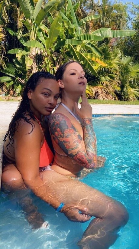 Foto desnuda filtrada de OnlyFans de Yettajobrown