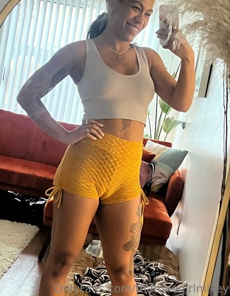 Foto desnuda filtrada de OnlyFans de Thatonegirlmikey