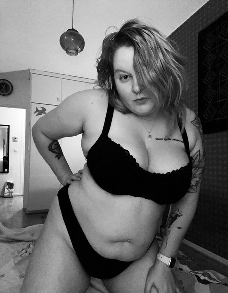 Foto desnuda filtrada de OnlyFans de Heyhotheidifree