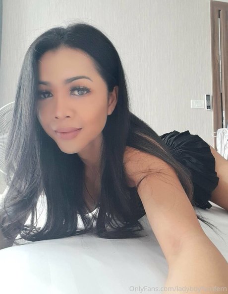 Foto desnuda filtrada de OnlyFans de Ladyboyfernfern