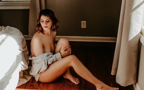 Foto desnuda filtrada de OnlyFans de Mommyunder25