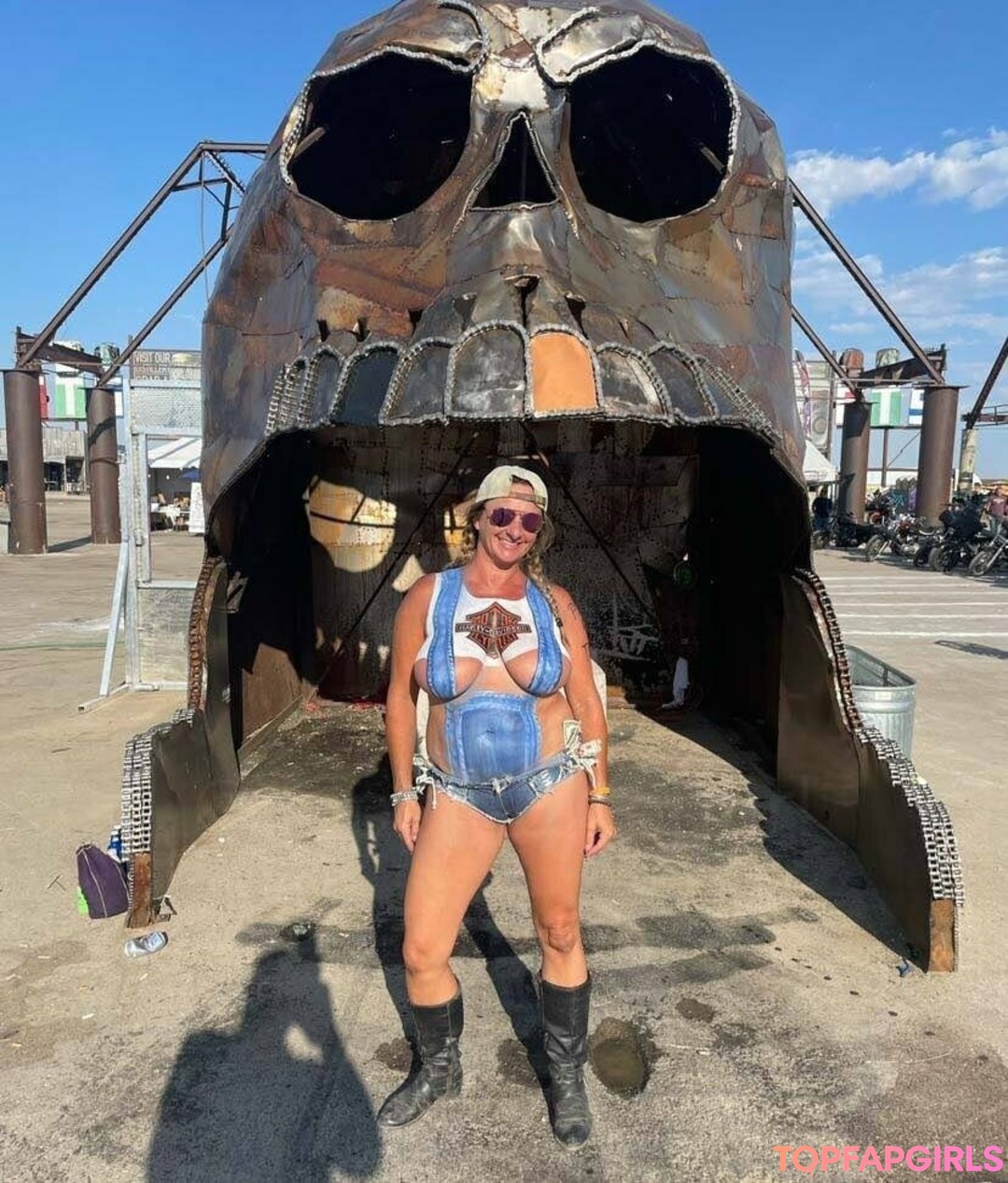 Foto desnuda filtrada de OnlyFans de Hippiebikergirlfree #308 Foto desnuda filtrada de OnlyFans de Hippiebikergirlfree #308