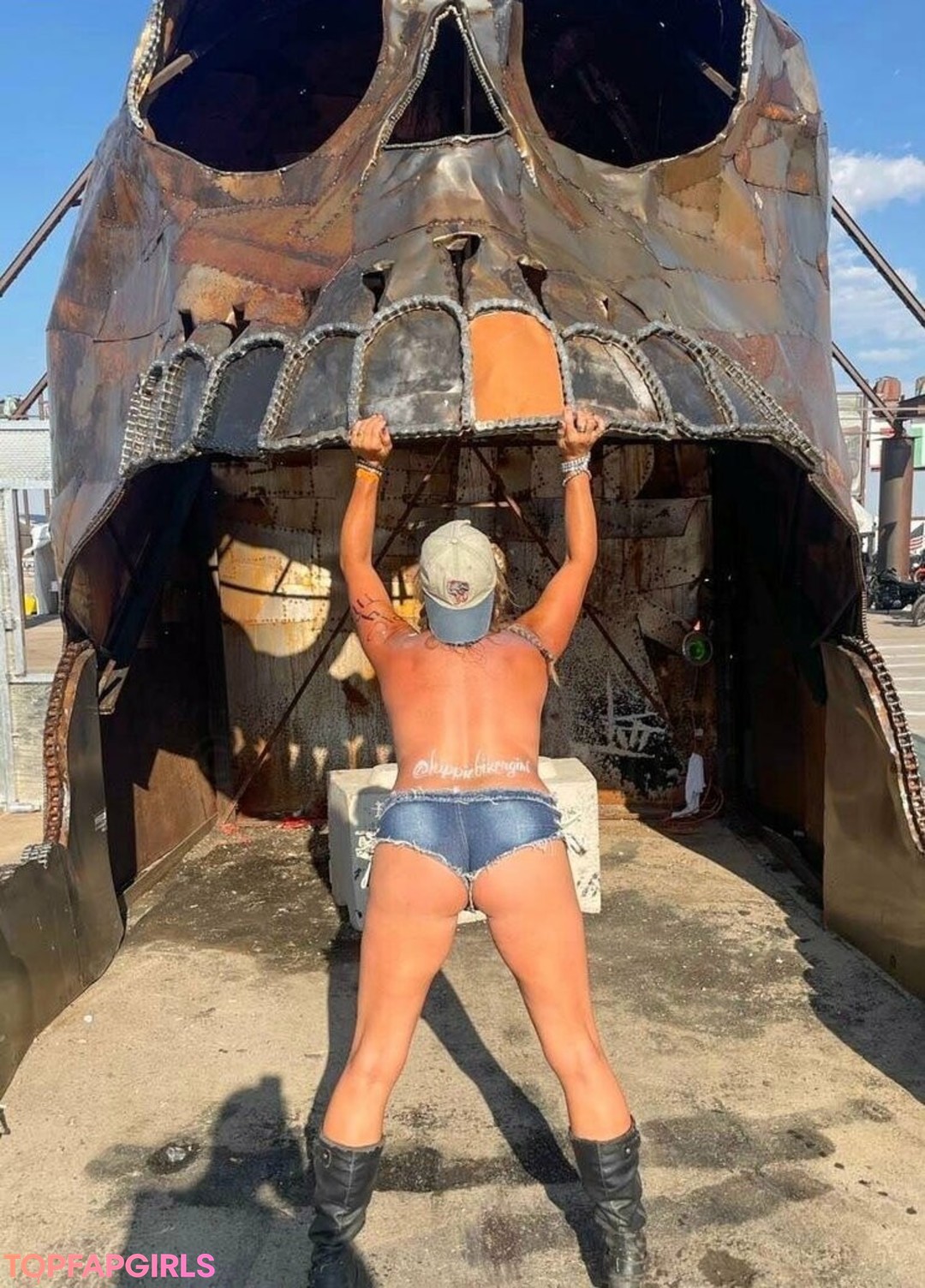 Foto desnuda filtrada de OnlyFans de Hippiebikergirlfree #309 Foto desnuda filtrada de OnlyFans de Hippiebikergirlfree #309