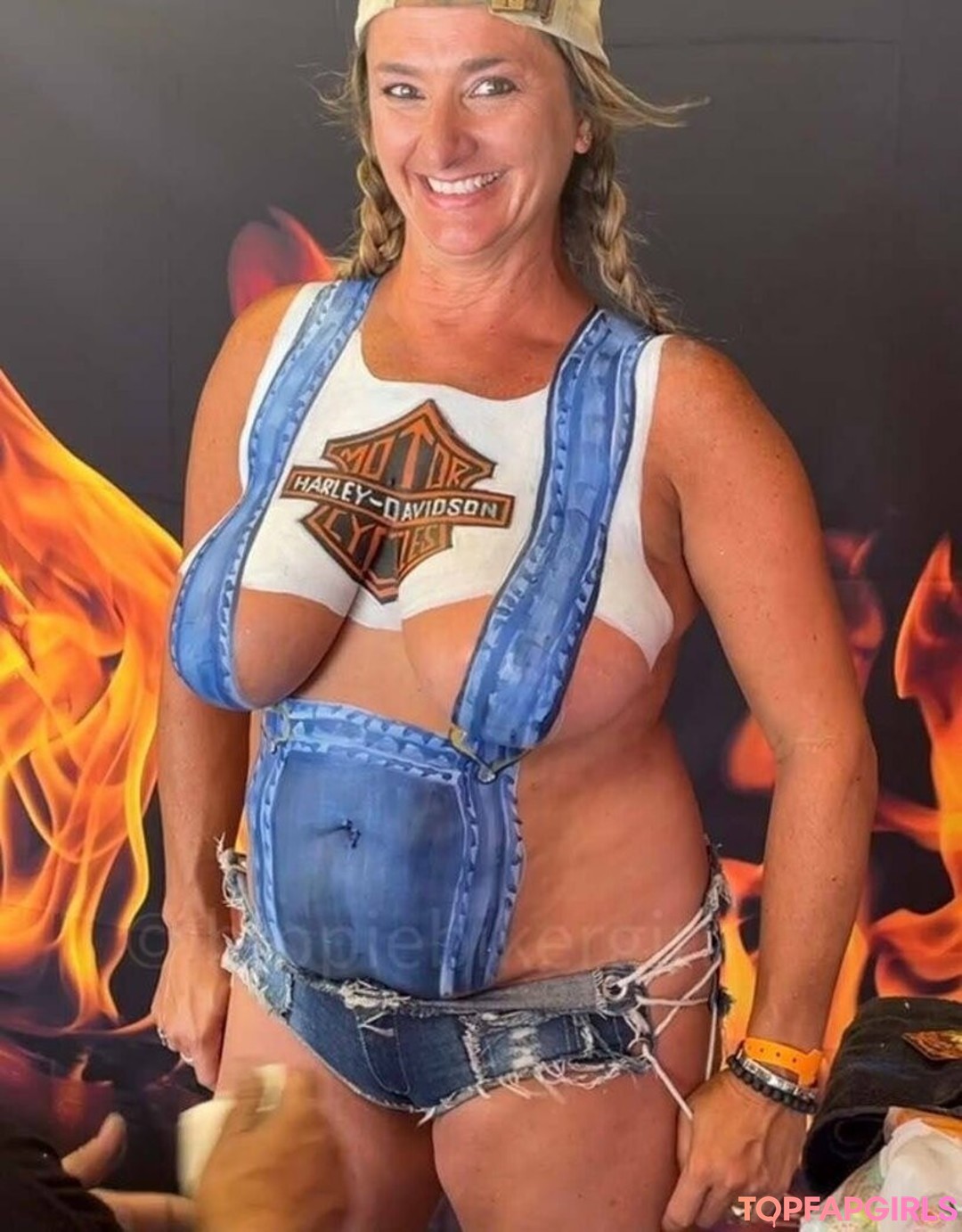 Foto desnuda filtrada de OnlyFans de Hippiebikergirlfree #310 Foto desnuda filtrada de OnlyFans de Hippiebikergirlfree #310