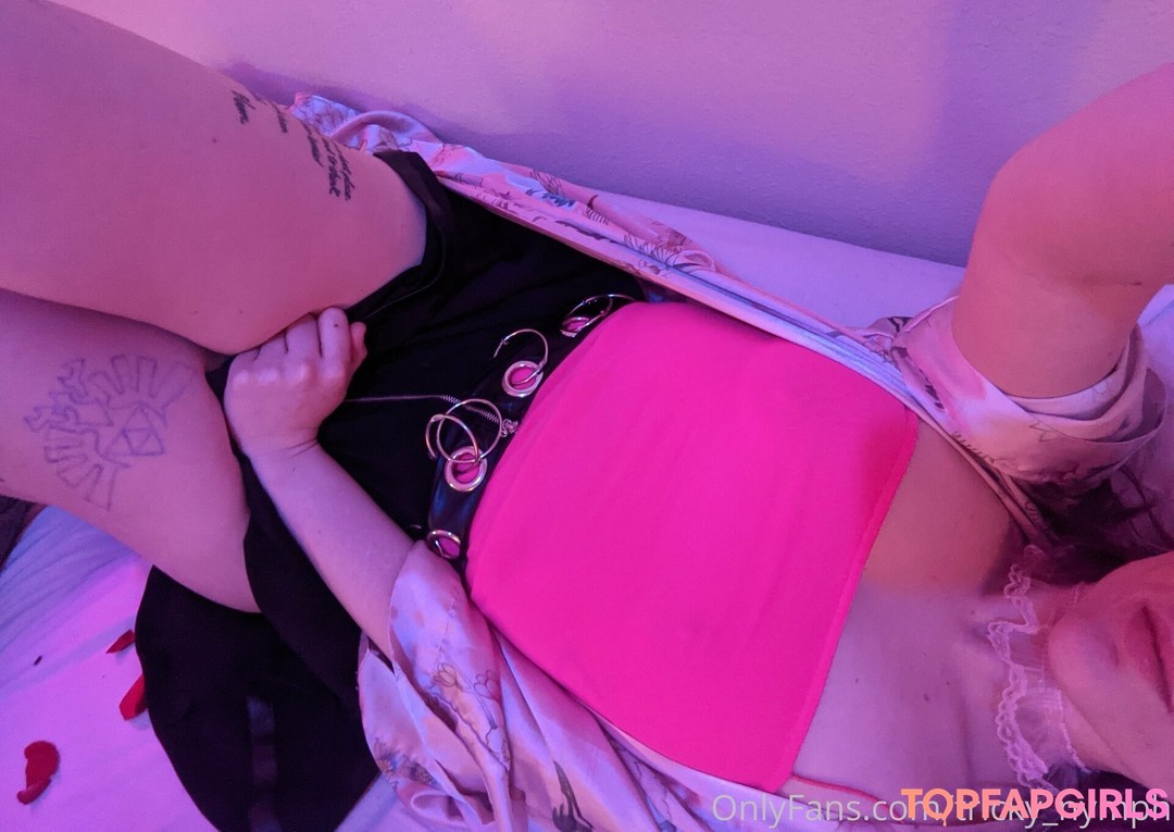 Foto desnuda filtrada de OnlyFans de Trickynymph #223 Foto desnuda filtrada de OnlyFans de Trickynymph #223