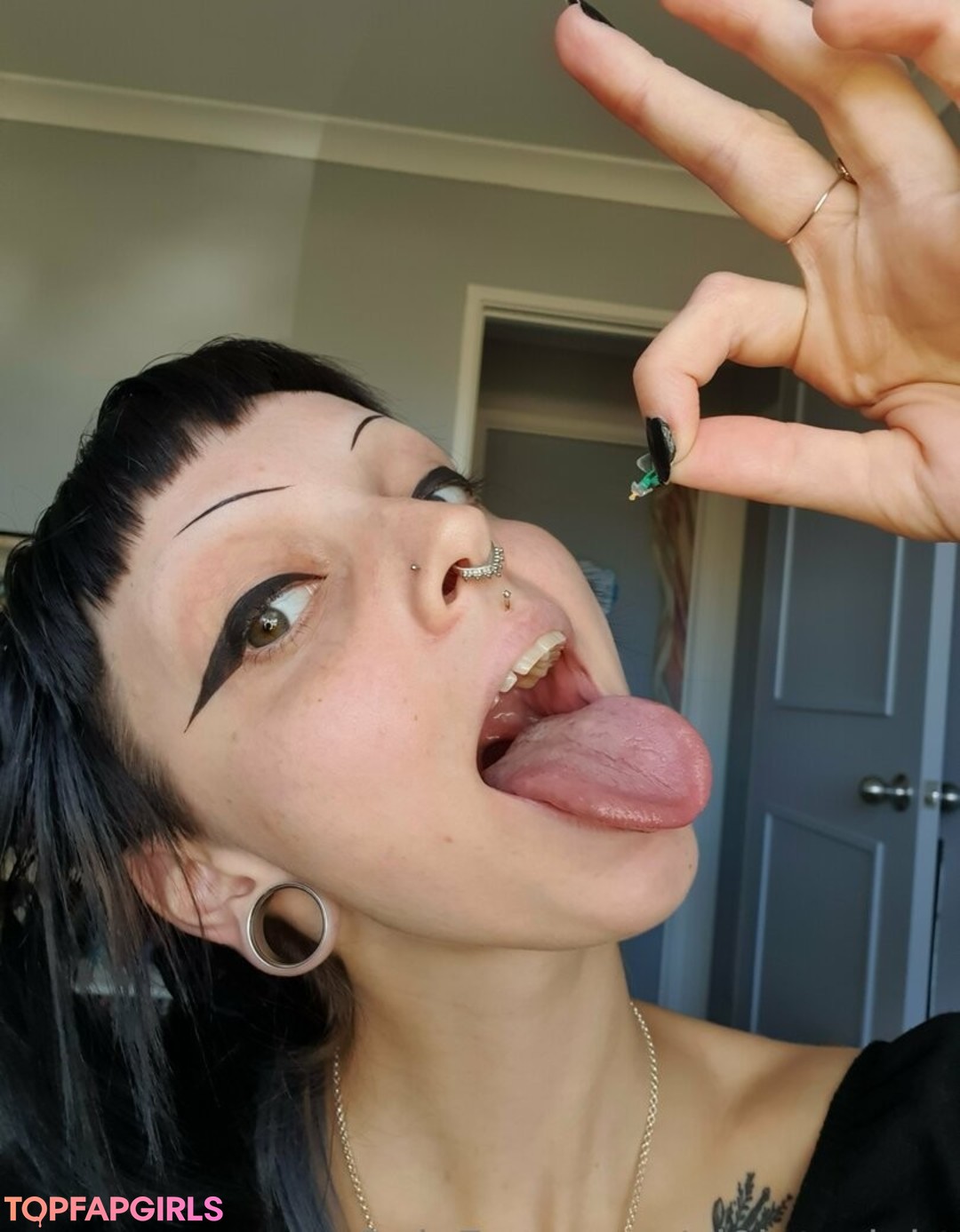 Foto desnuda filtrada de OnlyFans de Vi0letnight #210 Foto desnuda filtrada de OnlyFans de Vi0letnight #210