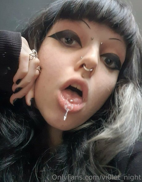 Foto desnuda filtrada de OnlyFans de Vi0letnight