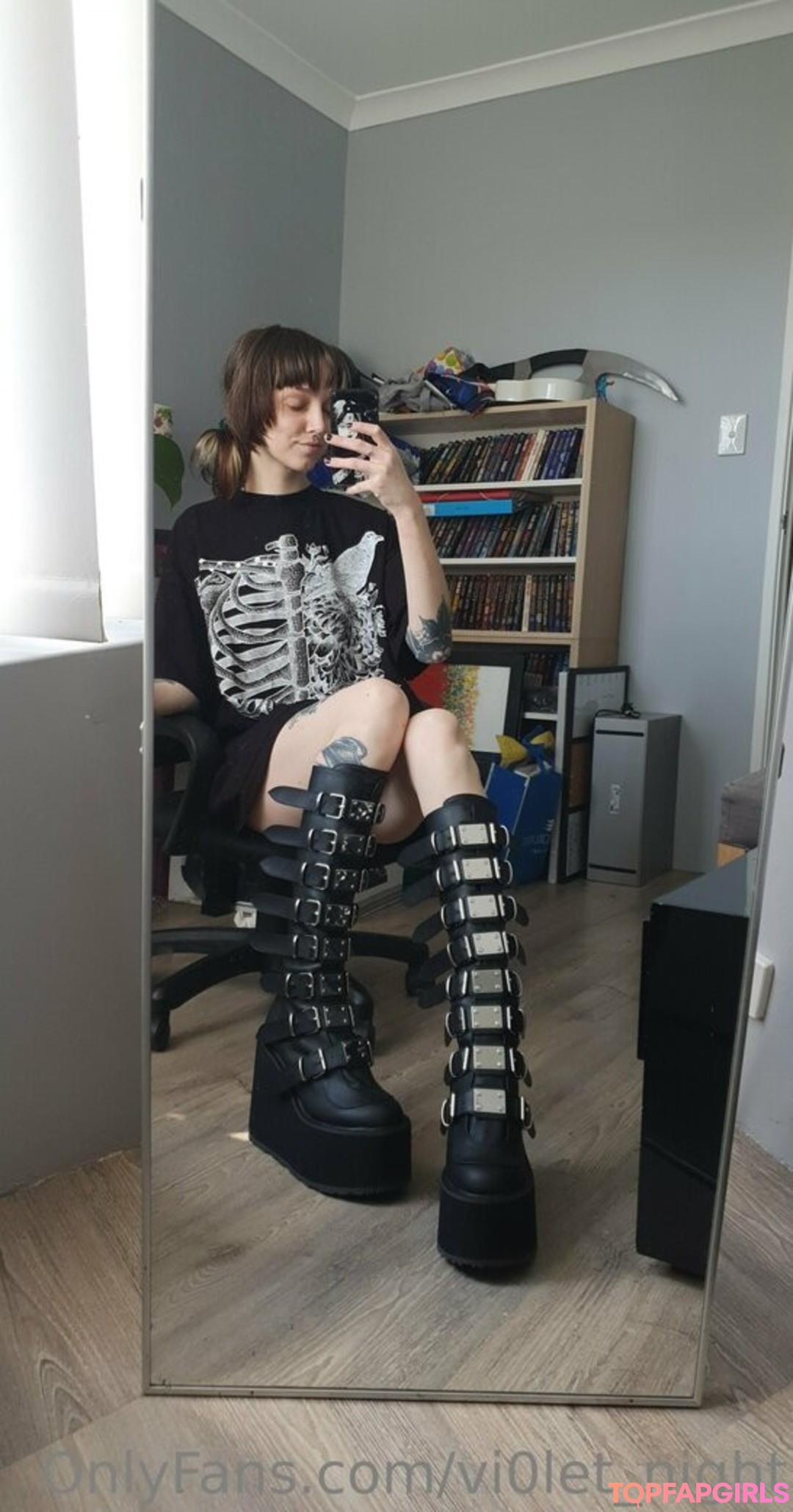 Foto desnuda filtrada de OnlyFans de Vi0letnight #28 Foto desnuda filtrada de OnlyFans de Vi0letnight #28