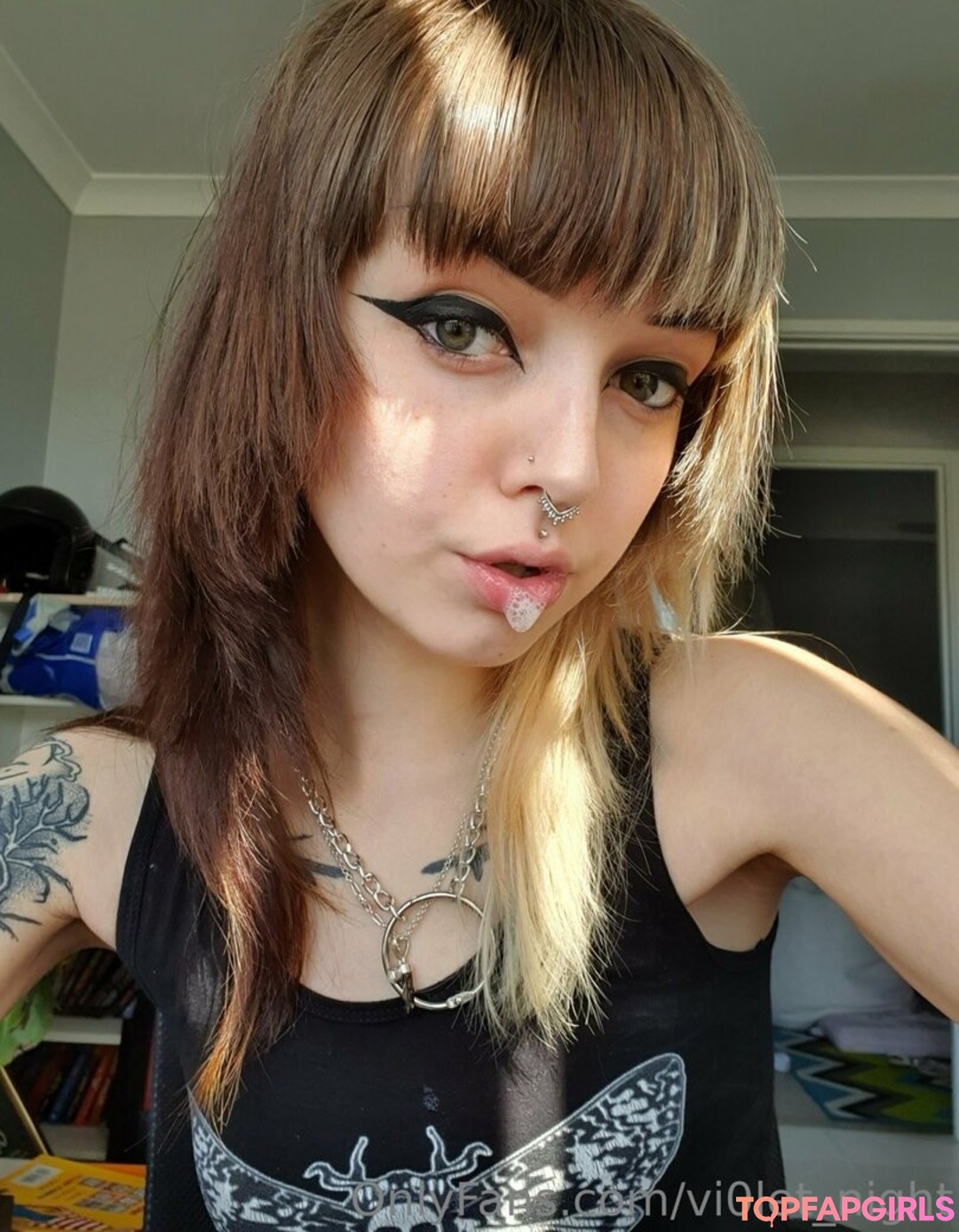 Foto desnuda filtrada de OnlyFans de Vi0letnight #40 Foto desnuda filtrada de OnlyFans de Vi0letnight #40